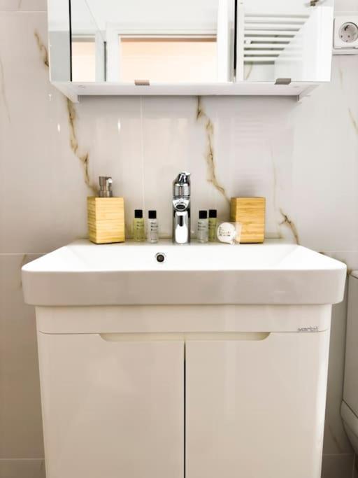 Petite Retreat In Kolonaki, Athens /Netflix 아파트 외부 사진
